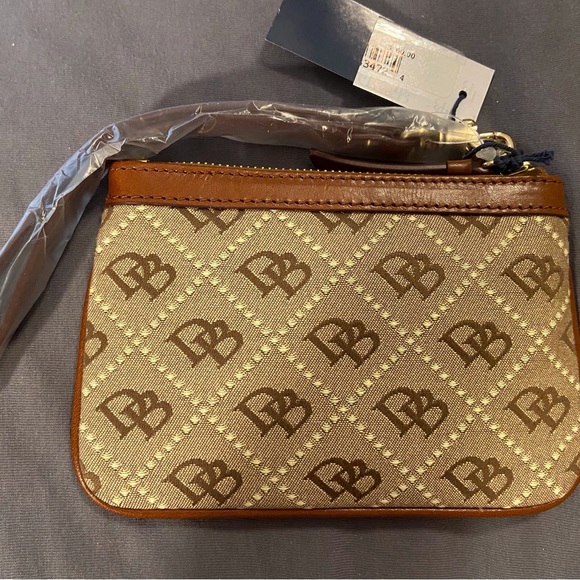 NWT Dooney and Bourke Wristlet/Change Purse - Picture 2 of 2